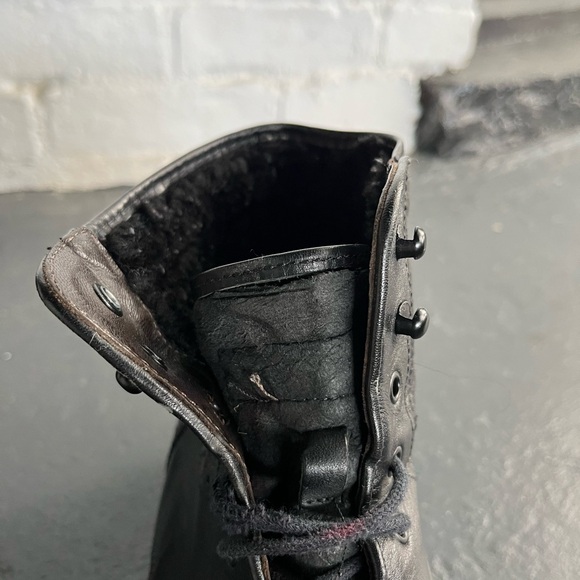 Johnston & Murphy Jennings Boot, black wingtip, shearling lined, lug sole 8M - Picture 7 of 7